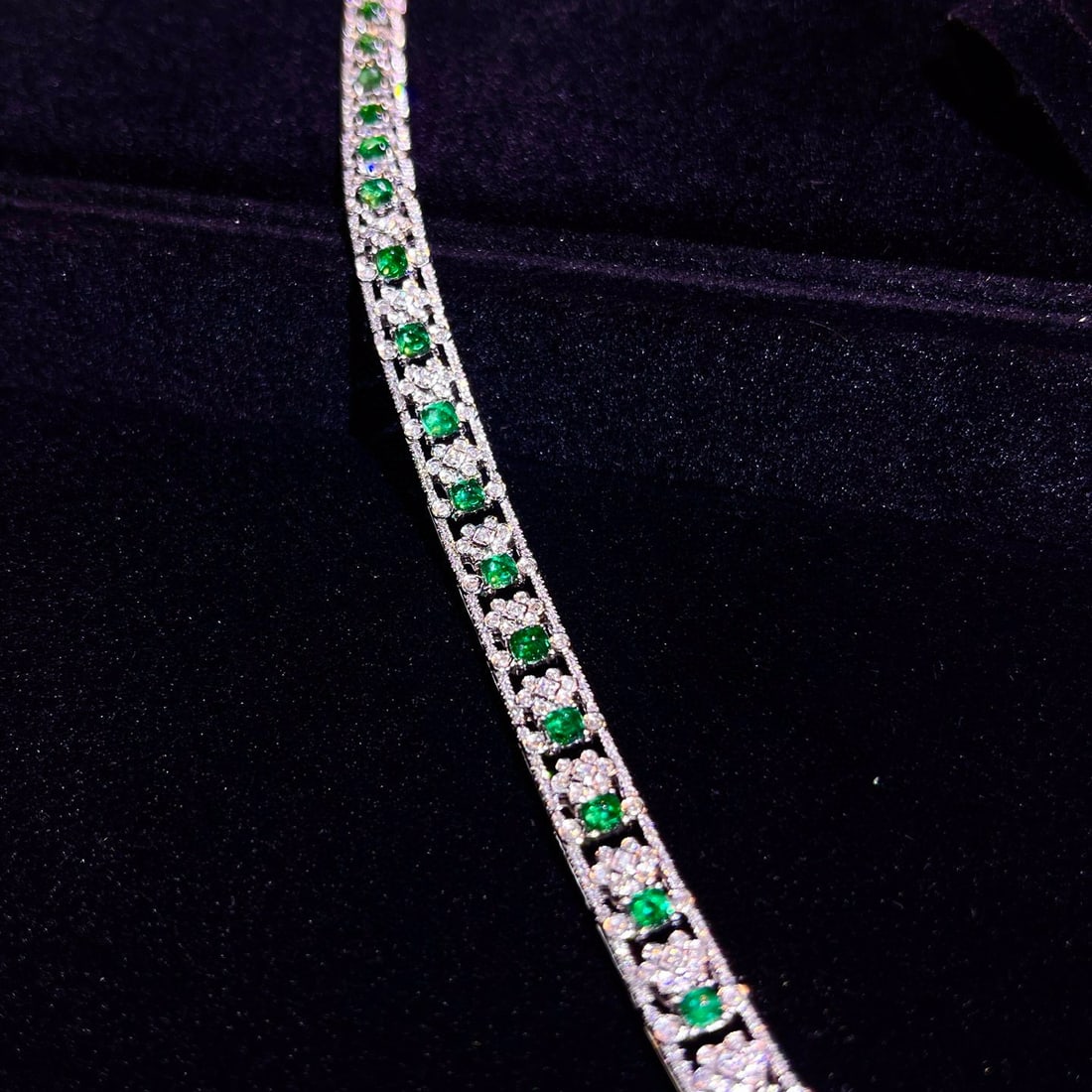 14k Gold 3.98 Ctw Vivid Green Natural Emerald & Diamond Bracelet (1 of 8)