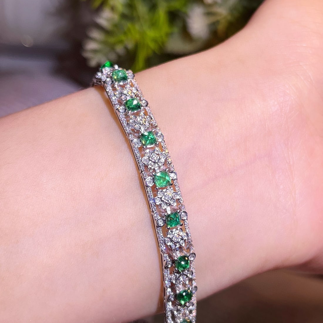 14k Gold 3.98 Ctw Vivid Green Natural Emerald & Diamond Bracelet - 7
