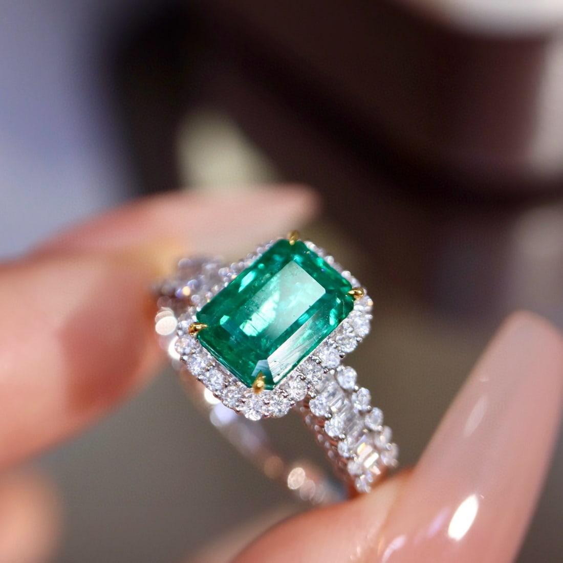 14k Gold 2.29 Ctw Vivid Green Natural Emerald & Diamond Ring - 2