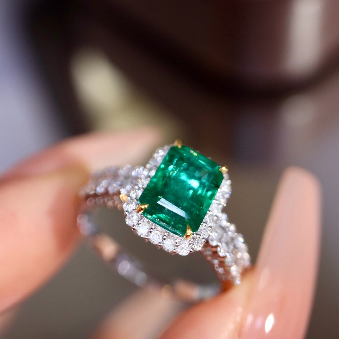 14k Gold 2.29 Ctw Vivid Green Natural Emerald & Diamond Ring - 3