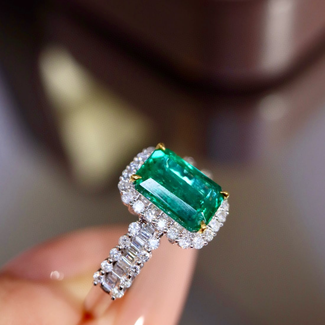 14k Gold 2.29 Ctw Vivid Green Natural Emerald & Diamond Ring - 4