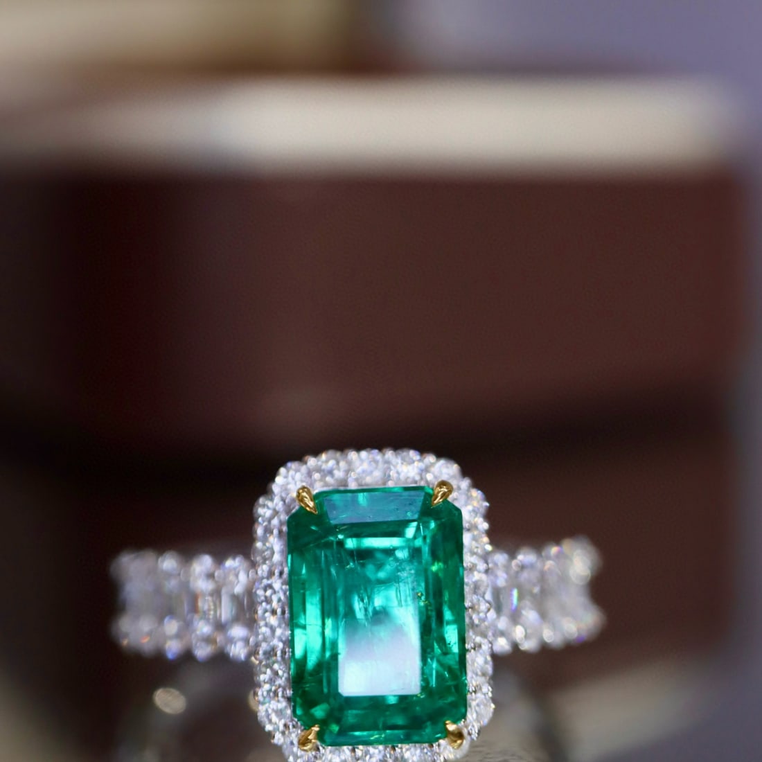 14k Gold 2.29 Ctw Vivid Green Natural Emerald & Diamond Ring - 5