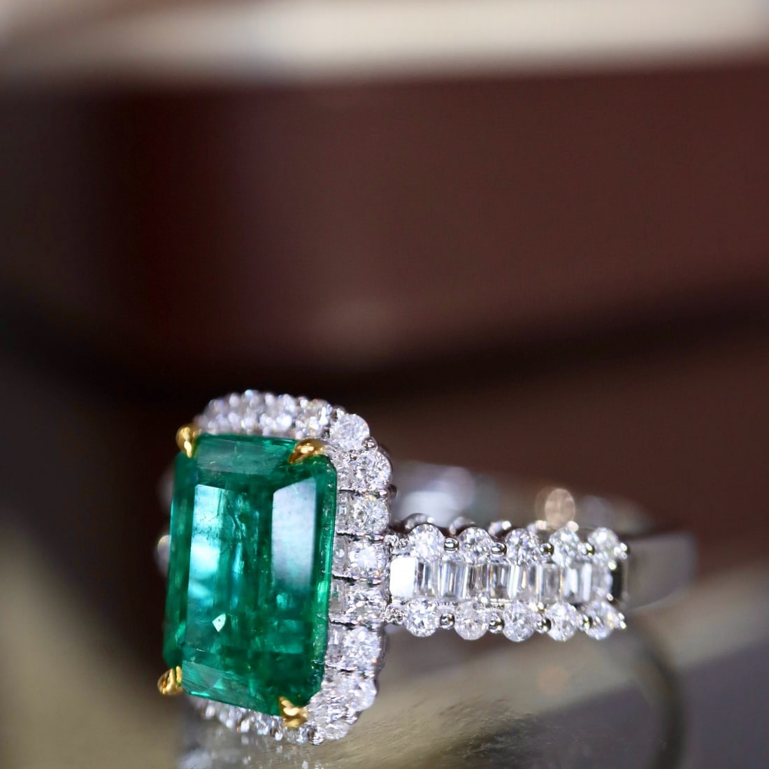 14k Gold 2.29 Ctw Vivid Green Natural Emerald & Diamond Ring - 7