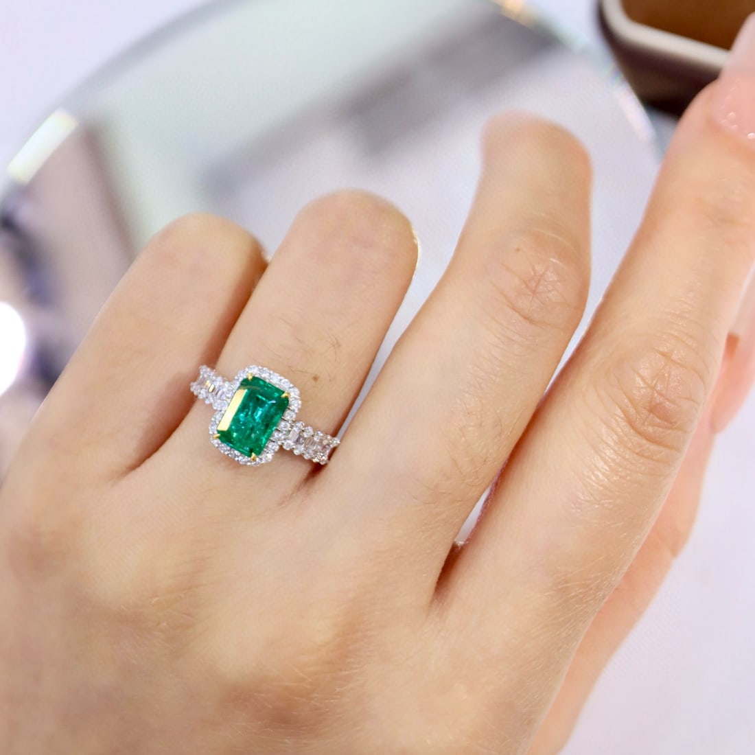 14k Gold 2.29 Ctw Vivid Green Natural Emerald & Diamond Ring - 8