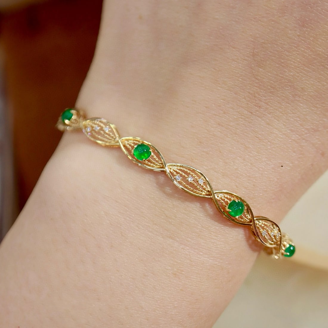 14k Gold 1.64 Ctw Vivid Green Natural Emerald & Diamond Bangle - 5