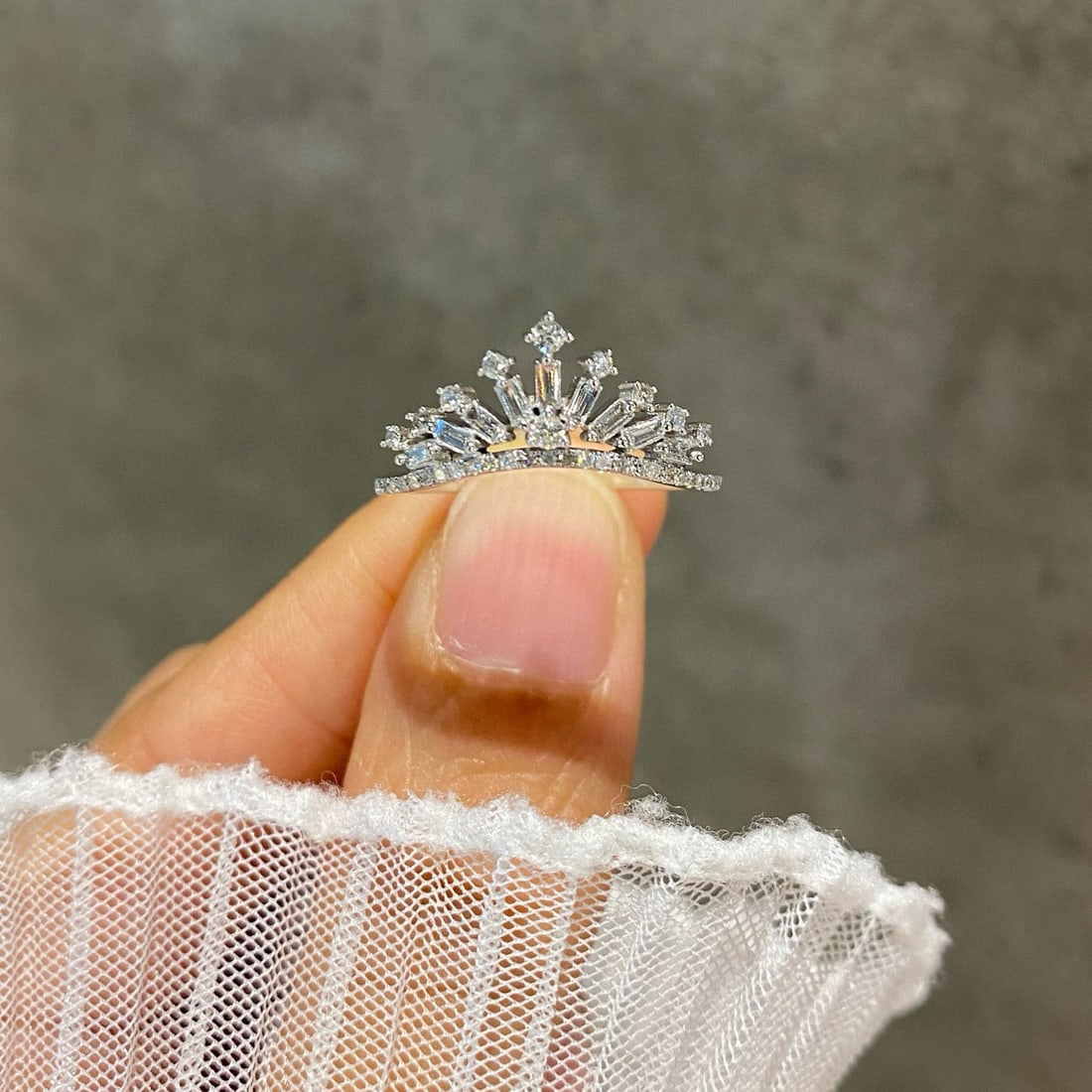 14k Gold 0.4 Ct Natural H Diamond Ring: Ref:230984301 // gold content:14k gold // ring size:7. 25us // // main gemstone:diamond // shape:multiply // carat weight:0. 4ct // clarity grade:vs-si // color:h // treatment:natural // Condition: