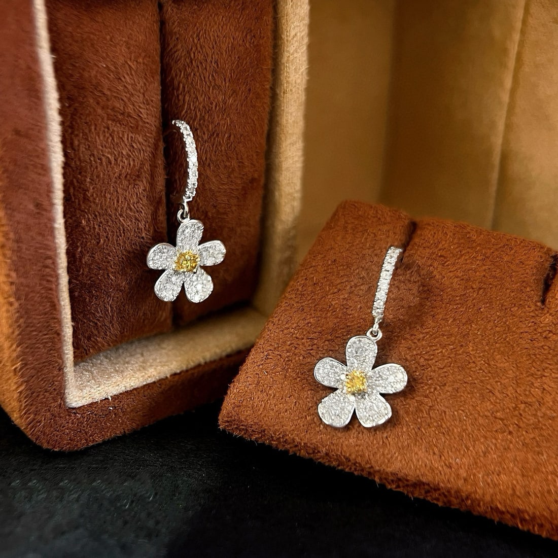 14k Gold 0.8 Ct Natural Color Diamond Earrings - 4