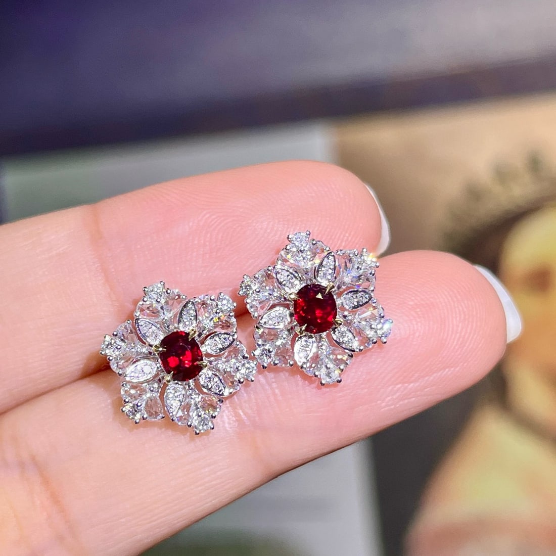 14k Gold 1.26 Ctw Natural Ruby & Diamond Earrings: Ref:230984310 // gold content:14k gold // main gemstone:ruby // shape:oval // carat weight:0. 55ct // color:pigeonblood red // treatment:natural // // adjacent gemstone 2 : diamond // number of