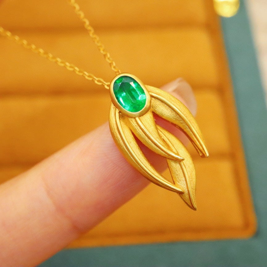 14k Gold 0.56 Ct Natural Emerald Necklace - 2