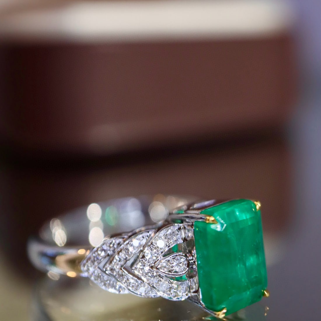 14k Gold 2.85 Ctw Vivid Green Natural Emerald & Diamond Ring - 2