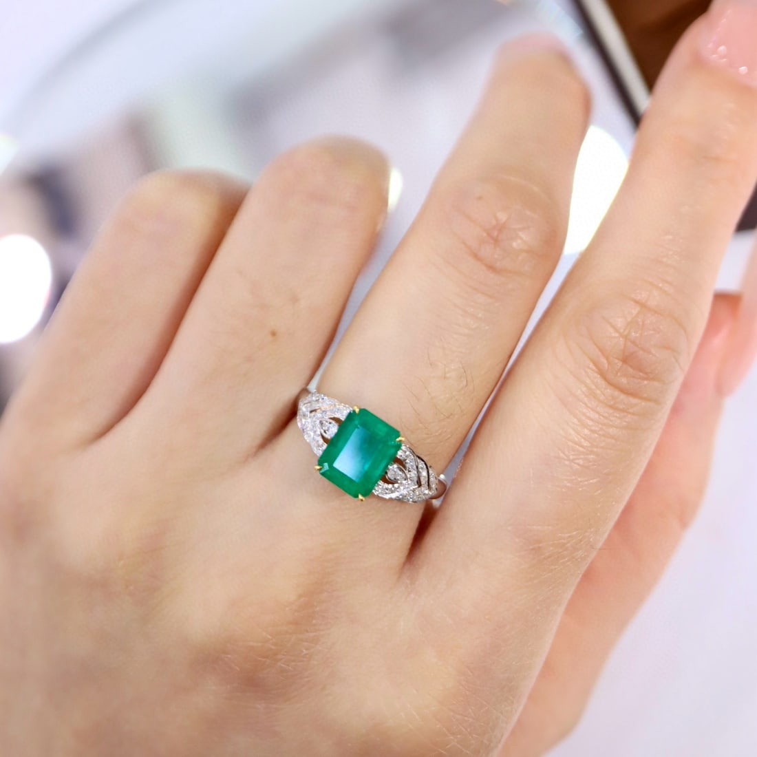 14k Gold 2.85 Ctw Vivid Green Natural Emerald & Diamond Ring - 4
