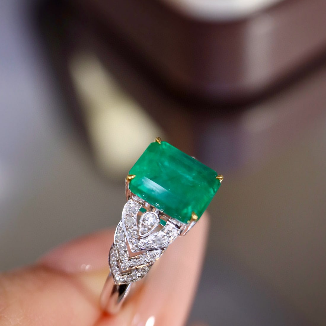 14k Gold 2.85 Ctw Vivid Green Natural Emerald & Diamond Ring - 8