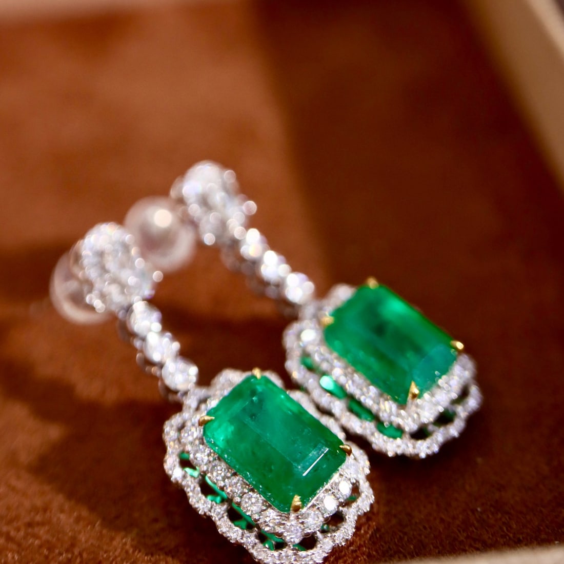 14k Gold 5.75 Ctw Vivid Green Natural Emerald & Diamond Earrings - 2