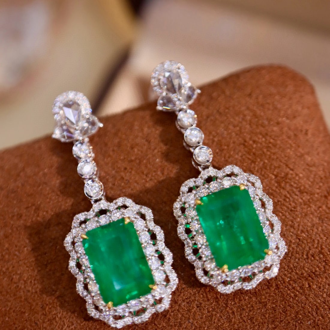 14k Gold 5.75 Ctw Vivid Green Natural Emerald & Diamond Earrings - 5