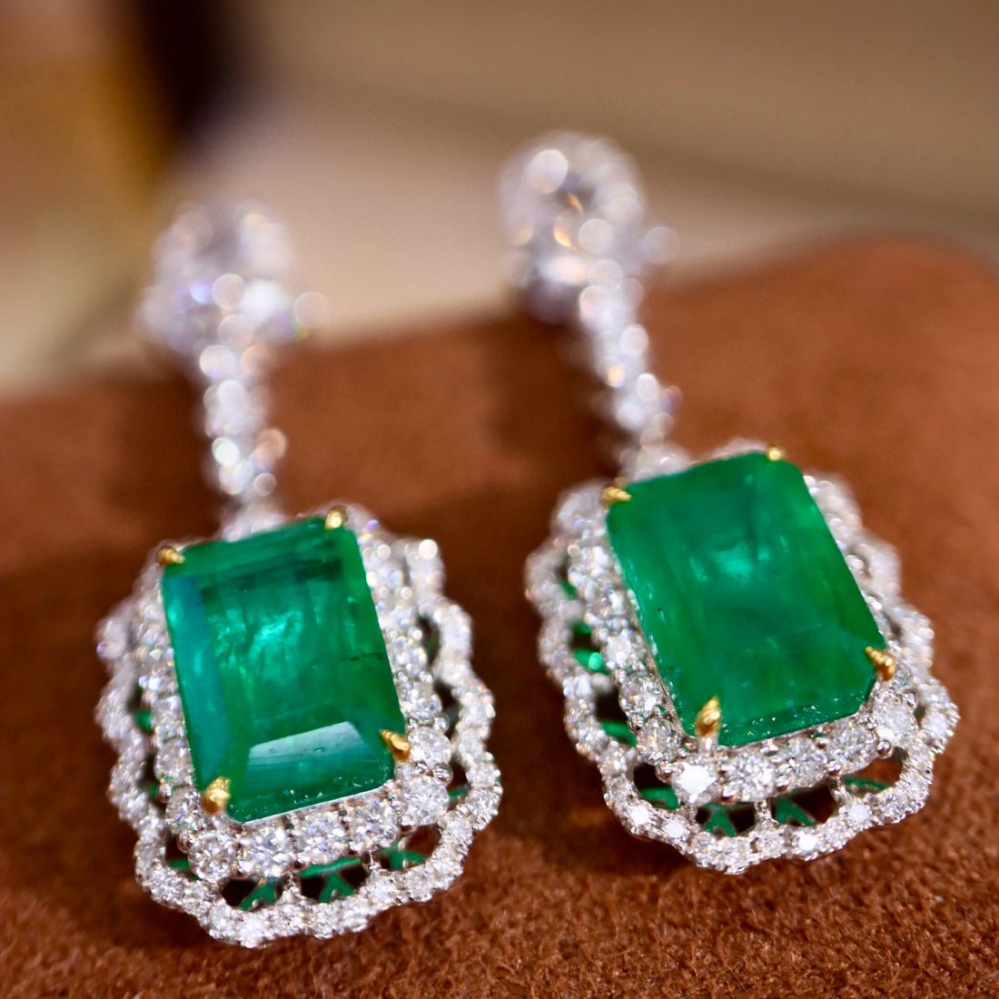 14k Gold 5.75 Ctw Vivid Green Natural Emerald & Diamond Earrings - 8