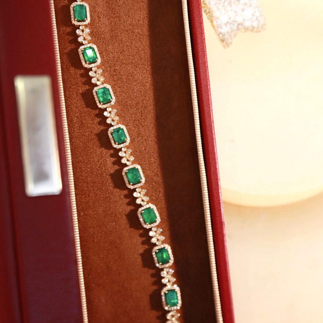14k Gold 4.45 Ctw Vivid Green Natural Emerald & Diamond Bracelet - 2