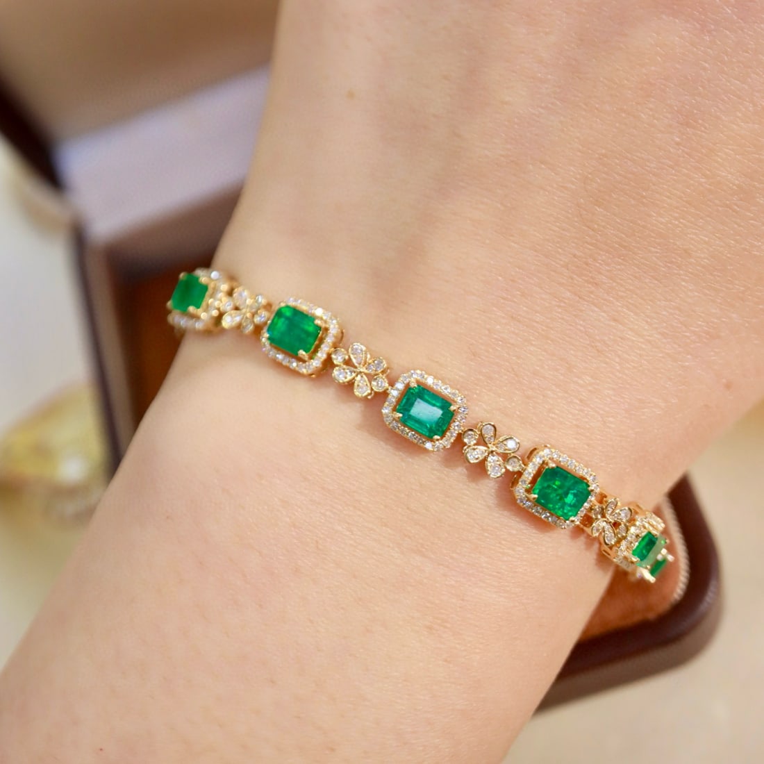 14k Gold 4.45 Ctw Vivid Green Natural Emerald & Diamond Bracelet - 4