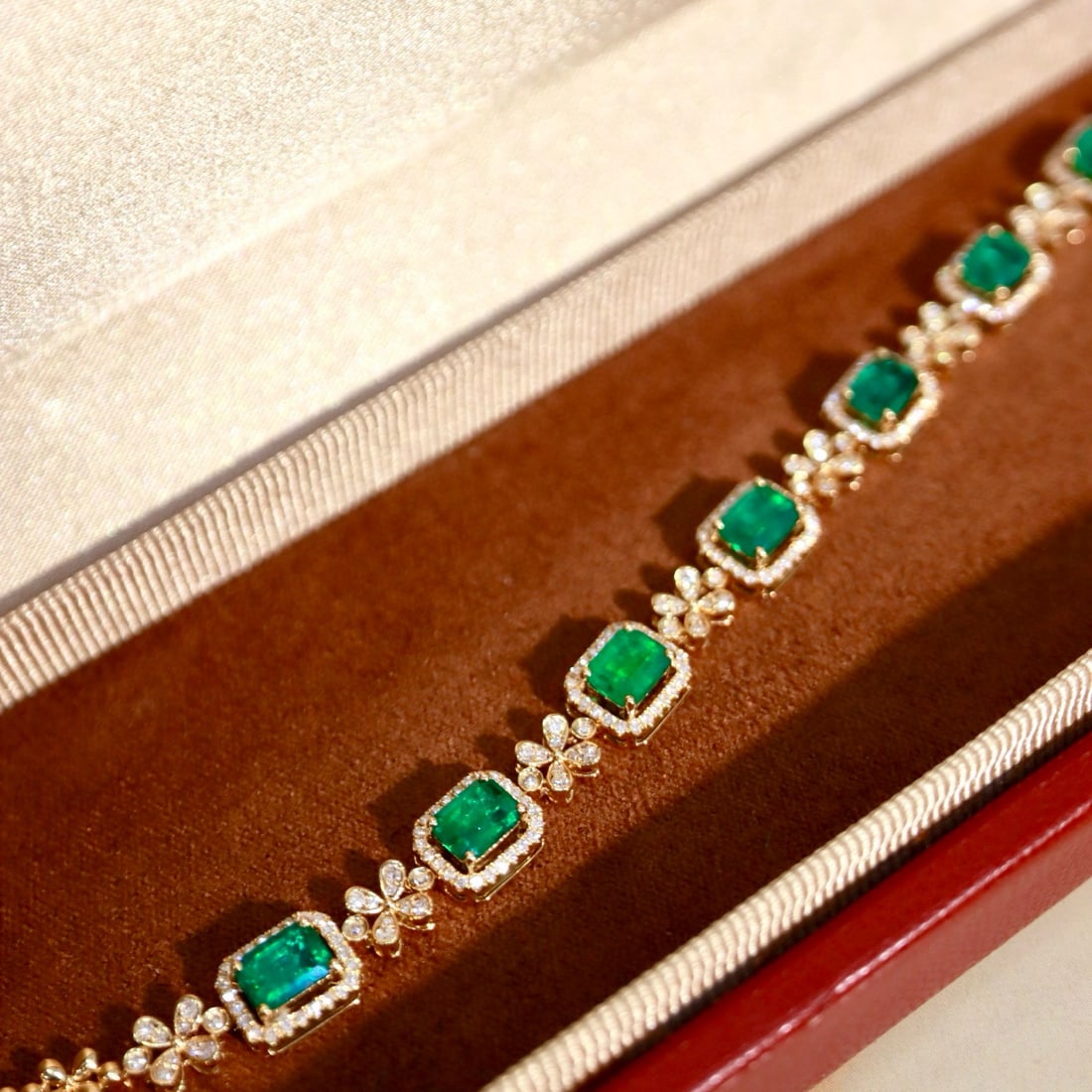 14k Gold 4.45 Ctw Vivid Green Natural Emerald & Diamond Bracelet - 8