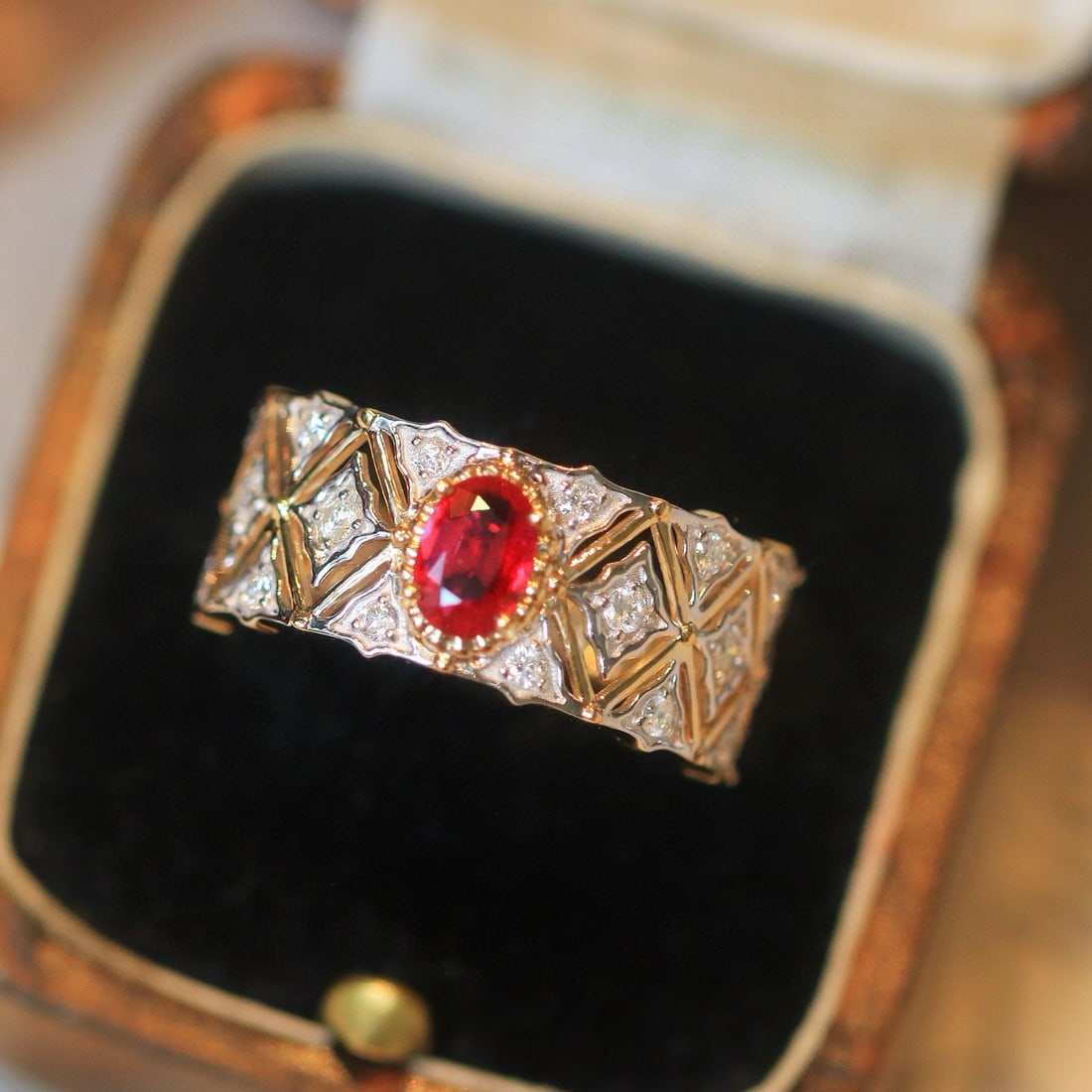 14k Gold 0.82 Ctw Natural Ruby & Diamond Ring: Ref:230984334 // gold content:14k gold // ring size:7. 25us // // main gemstone:ruby // shape:oval // carat weight:0. 5ct // color:pigeonblood red // treatment:natural // // adjacent gemstone 2 :