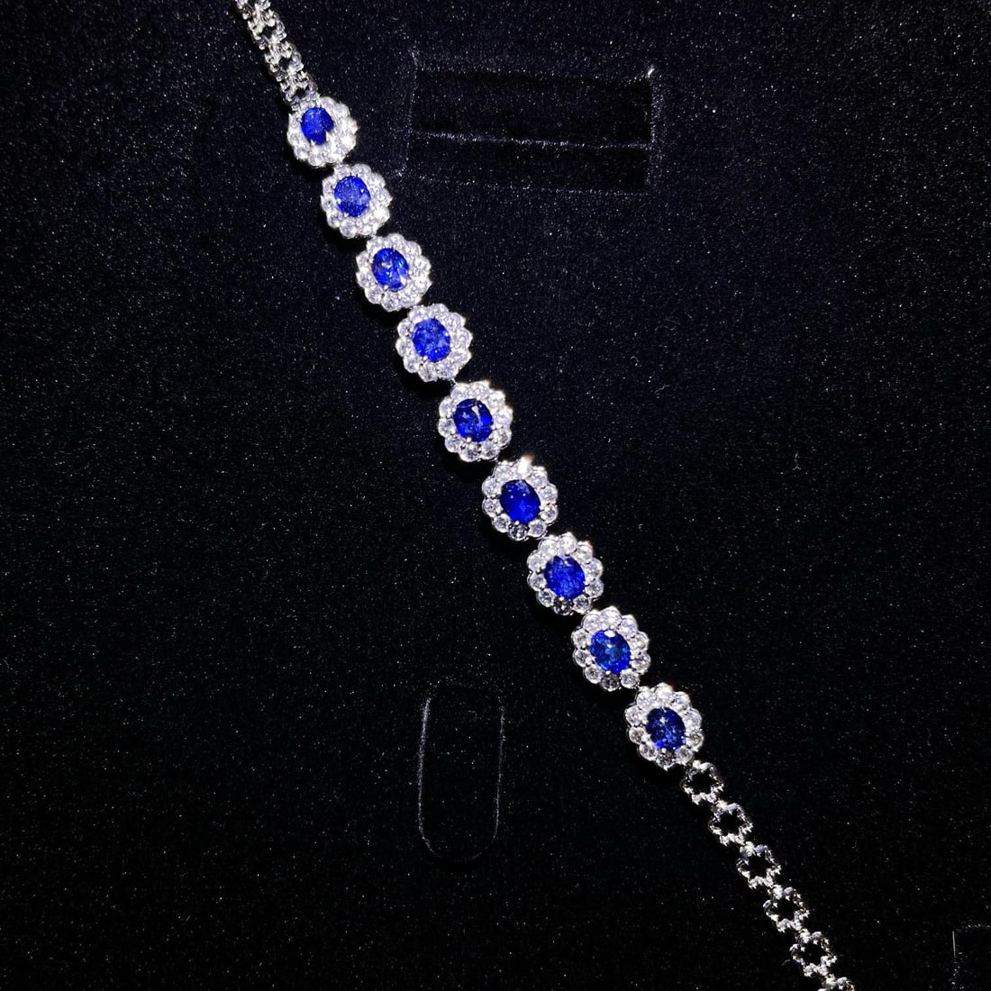 14k Gold 3.89 Ctw Natural Sapphire & Diamond Bracelet: Ref:230984335 // gold content:14k gold // main gemstone:sapphire // shape:oval // carat weight:3. 85ct // color:royal blue // treatment:natural // // adjacent gemstone 2 : diamond // number of stones: