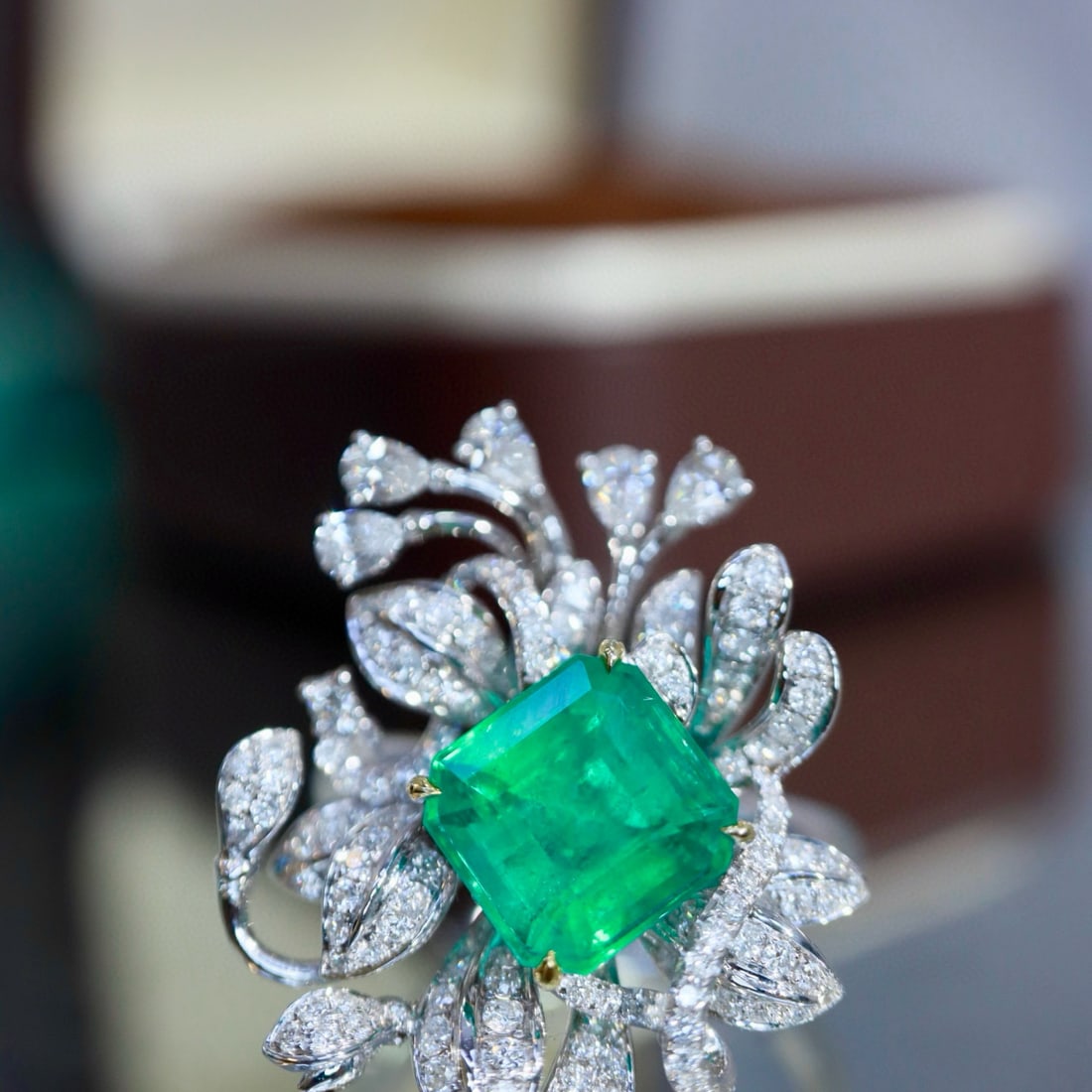 14k Gold 3.51 Ctw Natural Emerald & Diamond Ring: Ref:230984339 // gold content:14k gold // ring size:7. 25us // // main gemstone:emerald // shape:octagonal // carat weight:2. 57ct // color:green // treatment:natural // // adjacent gemstone 2 : diamo