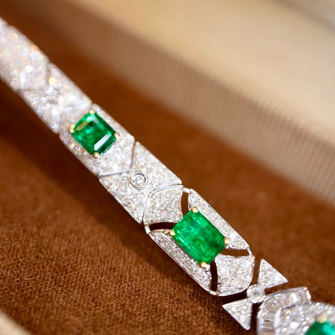 14k Gold 3.84 Ctw Vivid Green Natural Emerald & Diamond Bracelet - 5