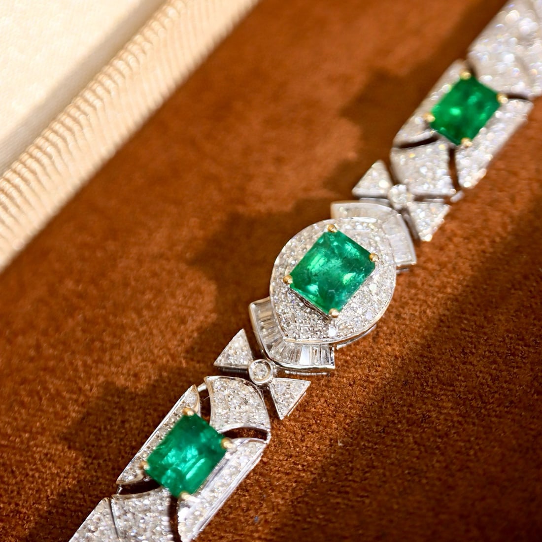 14k Gold 3.84 Ctw Vivid Green Natural Emerald & Diamond Bracelet - 8