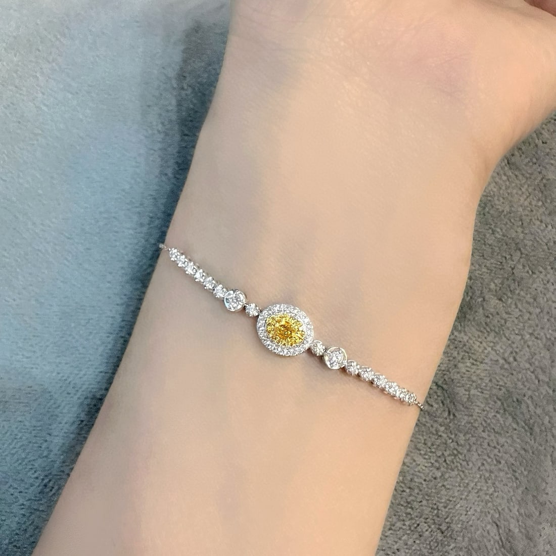14k Gold 0.60 Ctw Natural Yellow Diamond & Diamond Bracelet - 3