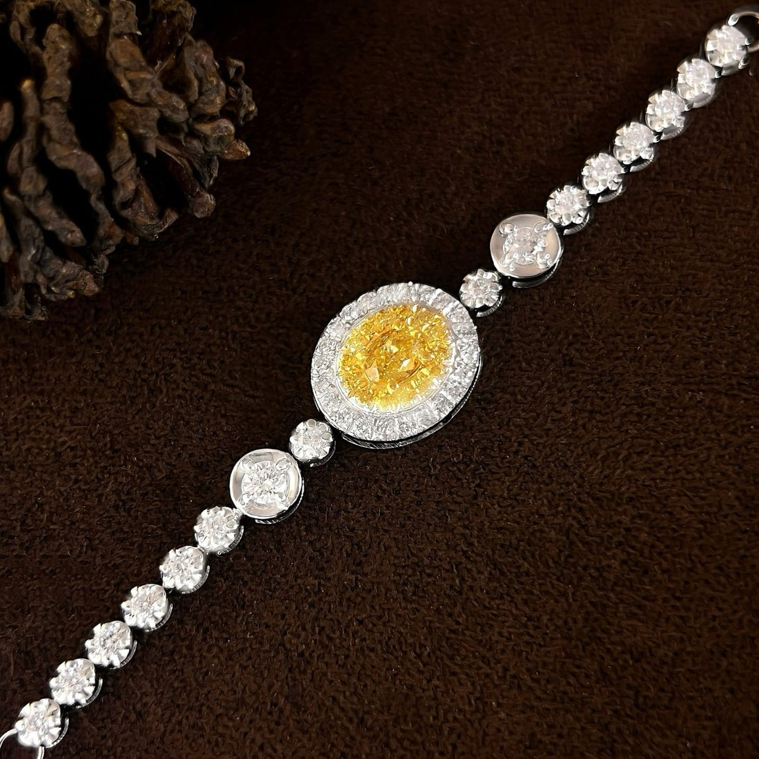 14k Gold 0.60 Ctw Natural Yellow Diamond & Diamond Bracelet - 4