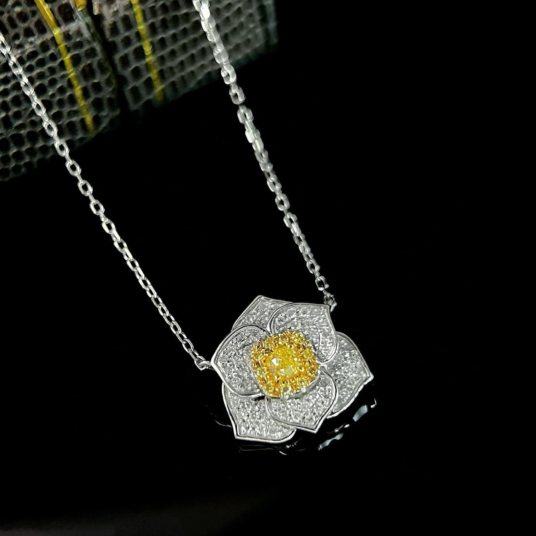 14k Gold 0.55 Ct Natural H Diamond Necklace: Ref:230984345 // gold content:14k gold // main gemstone:diamond // shape:multiply // carat weight:0. 55ct // clarity grade:vs-si // color:h // treatment:natural // Low Estimate: 2600 Condition: New