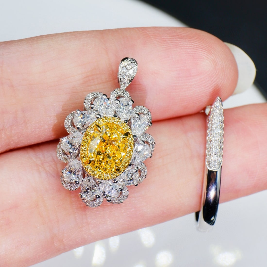 Gia Certified 14k Gold 2.09 Ctw Natural Yellow Diamond & Diamond Ring/pendant( Without Chain ): Ref:230984346 // gold content:14k gold // ring size:7. 25us // // main gemstone:yellow diamond // certified:gia // shape:oval // carat weight:1. 01ct // clarity grade:vs2 // color:yellow // treatment: