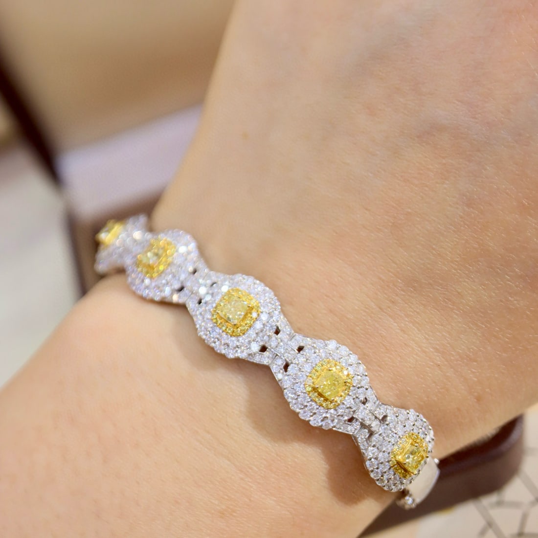 14k Gold 4.71 Ctw Natural Yellow Diamond & Diamond Bangle - 7