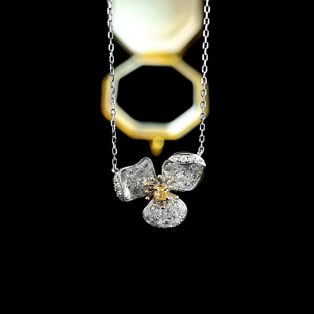 14k Gold 0.6 Ct Natural Color Diamond Necklace: Ref:230984349 // gold content:14k gold // main gemstone:diamond // shape:multiply // carat weight:0. 6ct // clarity grade:vs-si // color:color // treatment:natural // Low Estimate: 2400 Condition: