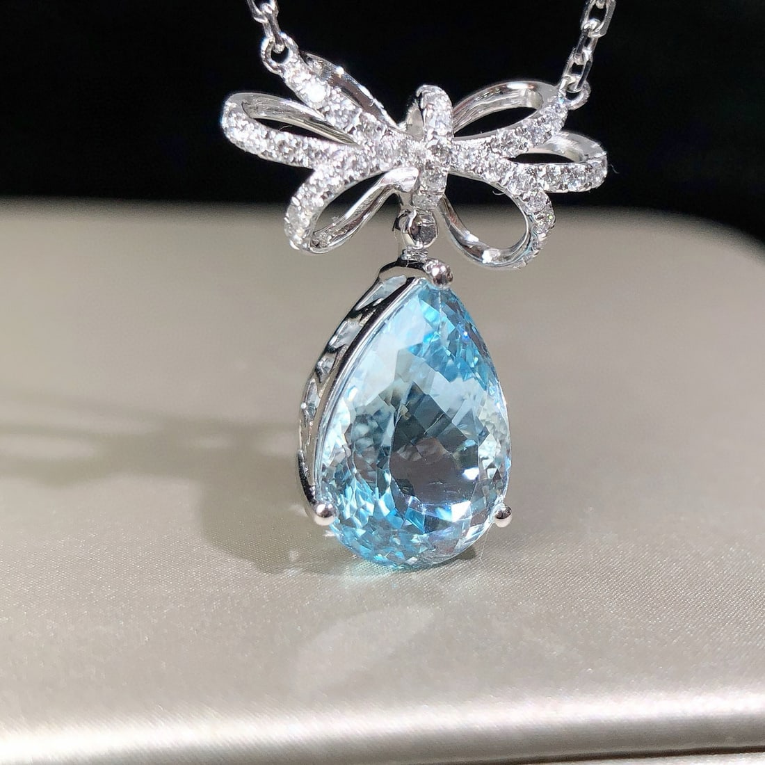 14k Gold 3.60 Ctw Natural Aquamarine & Diamond Necklace - 2
