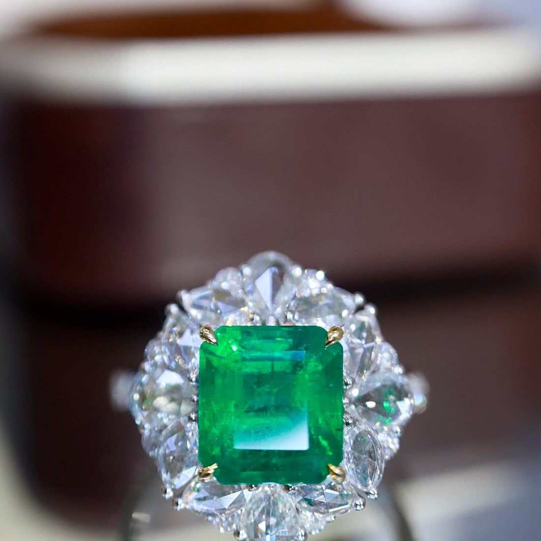 14k Gold 3.31 Ctw Natural Emerald & Diamond Ring: Ref:230984363 // gold content:14k gold // ring size:7. 25us // // main gemstone:emerald // shape:octagonal // carat weight:2. 22ct // color:green // treatment:natural // // adjacent gemstone 2 : diamo