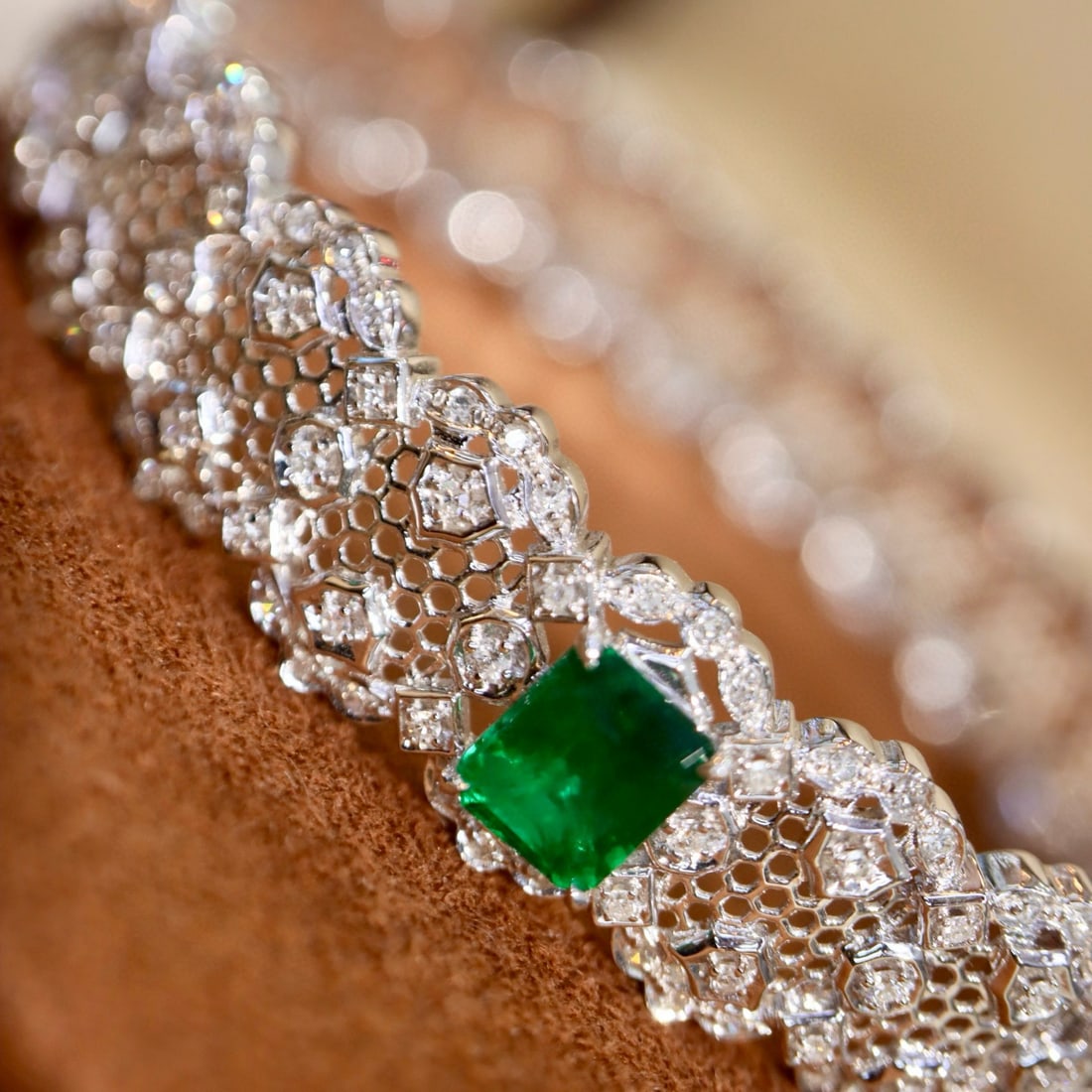 14k Gold 2.34 Ctw Vivid Green Natural Emerald & Diamond Bangle - 5