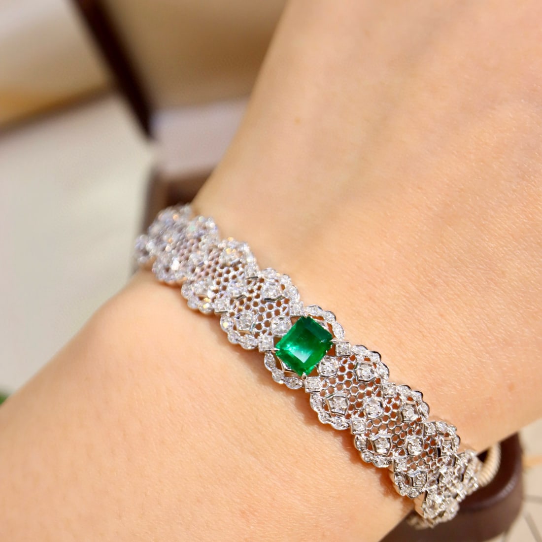 14k Gold 2.34 Ctw Vivid Green Natural Emerald & Diamond Bangle - 7