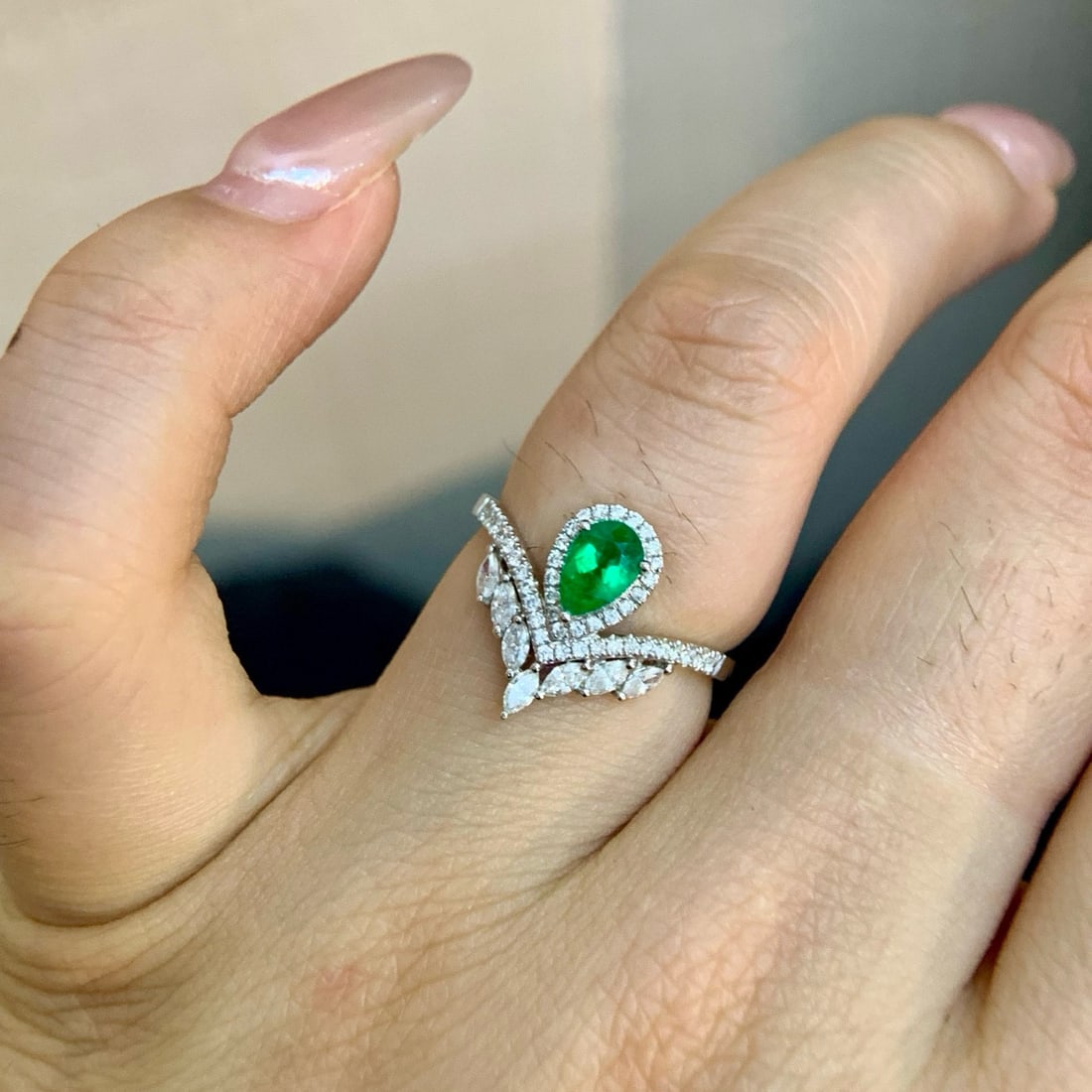 14k Gold 0.81 Ctw Vivid Green Natural Emerald & Diamond Ring - 3