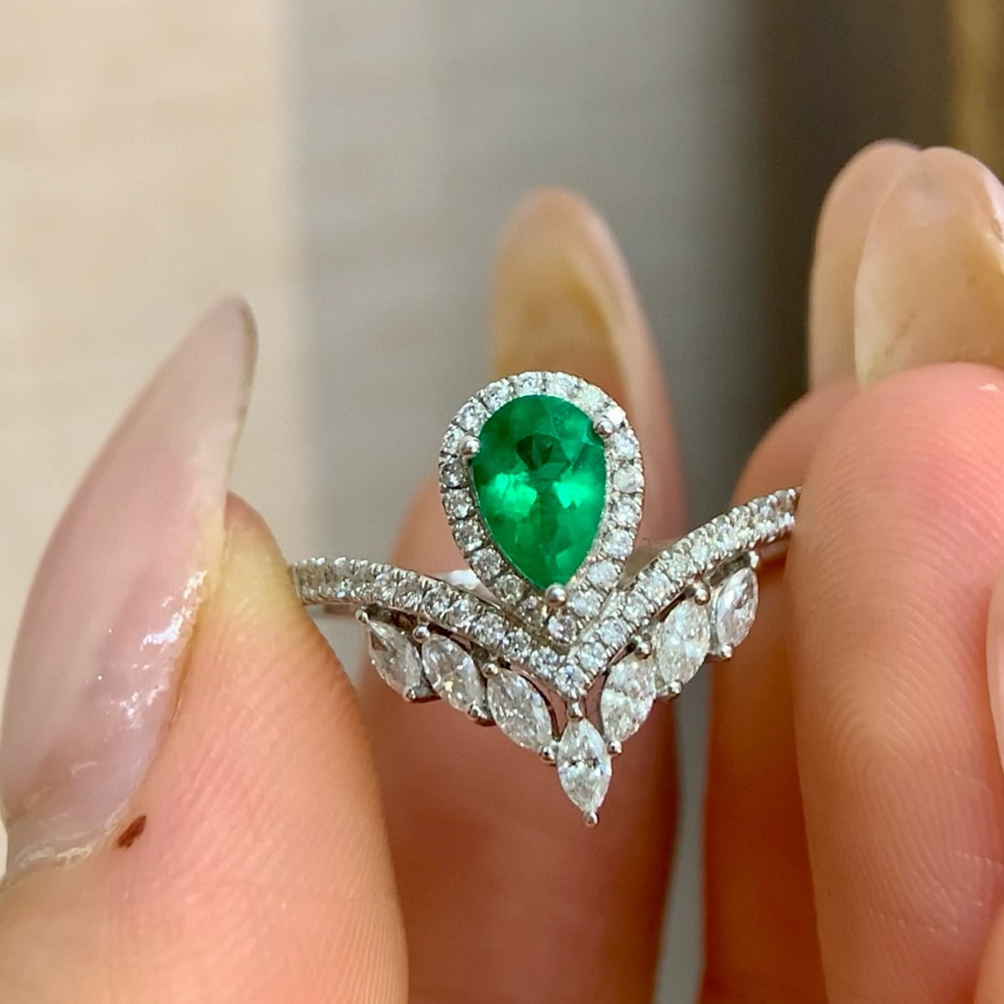 14k Gold 0.81 Ctw Vivid Green Natural Emerald & Diamond Ring - 4