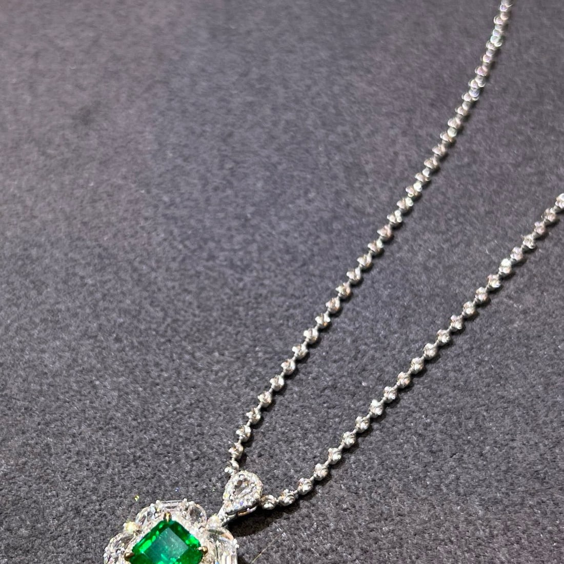 14k Gold 1.79 Ctw Vivid Green Natural Emerald & Diamond Pendant( Without Chain ) - 3