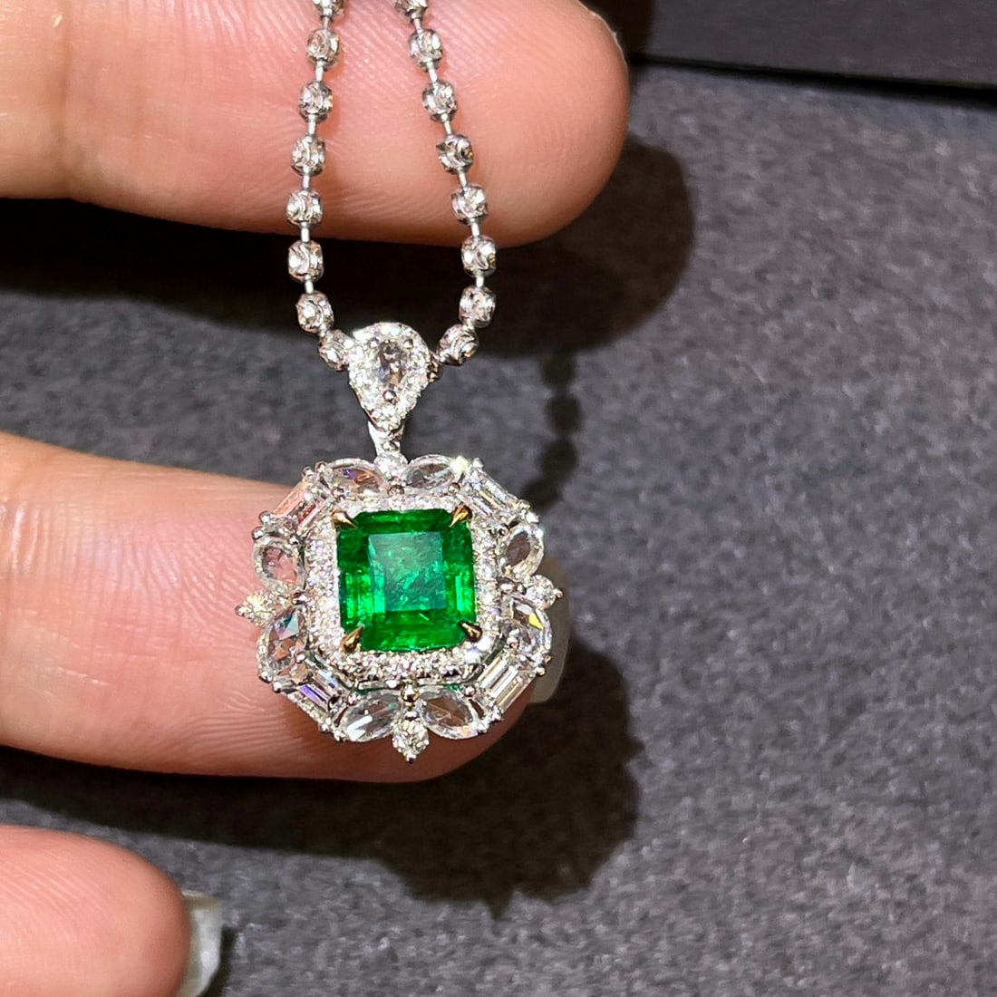 14k Gold 1.79 Ctw Vivid Green Natural Emerald & Diamond Pendant( Without Chain ) - 4