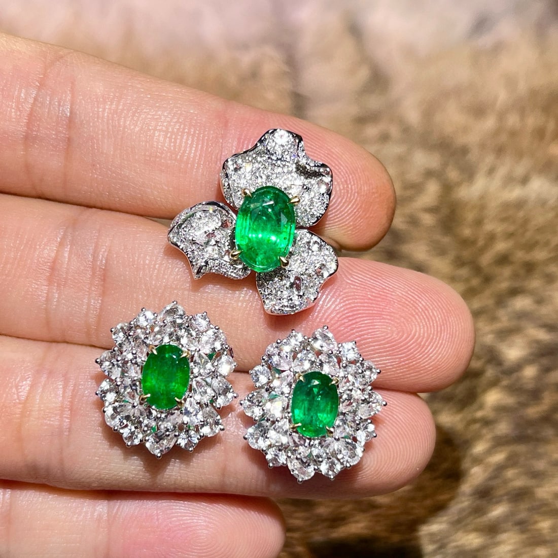 14k Gold 3.21 Ct Vivid Green Natural Emerald & Sapphire & Diamond Jewelry Set - 3