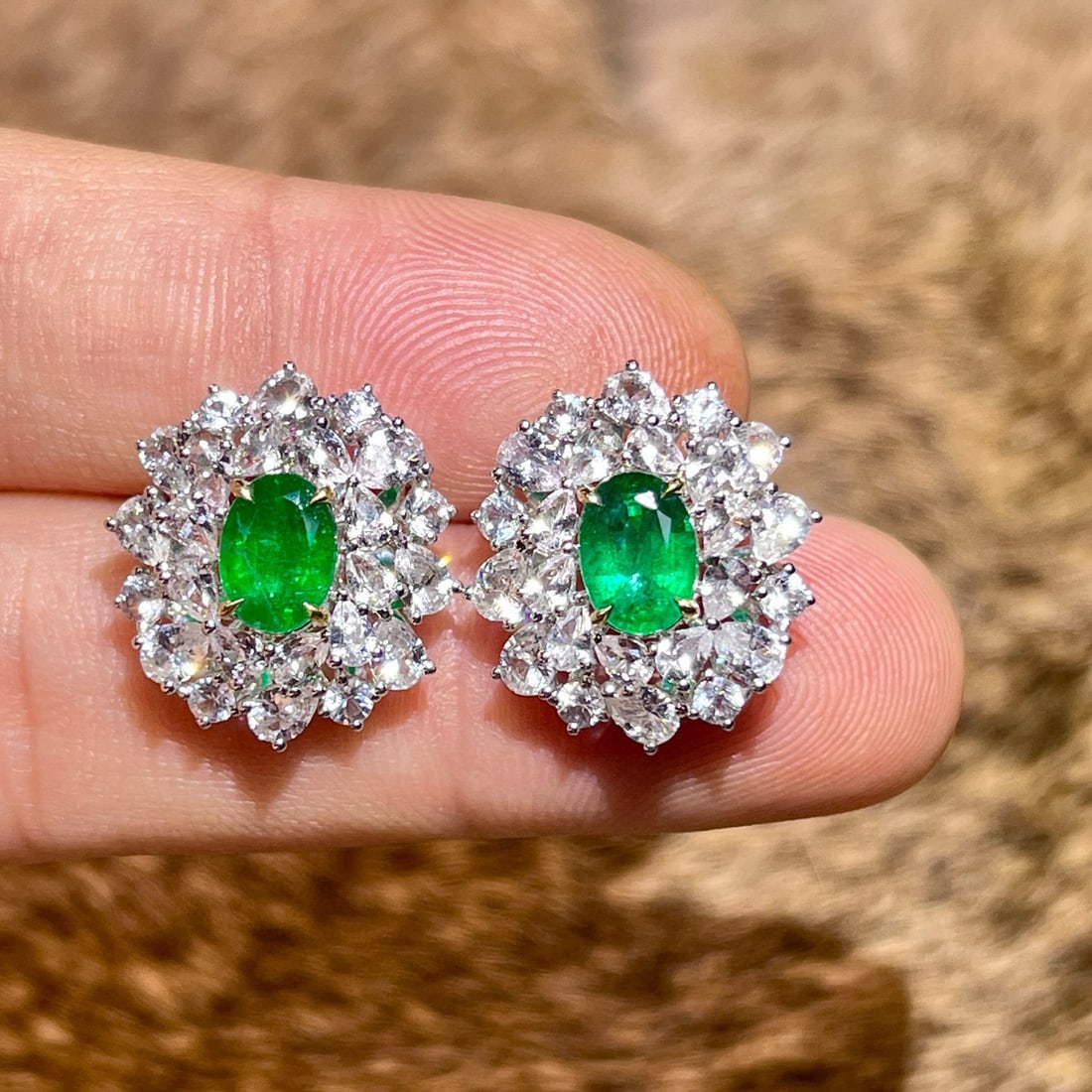 14k Gold 3.21 Ct Vivid Green Natural Emerald & Sapphire & Diamond Jewelry Set - 4
