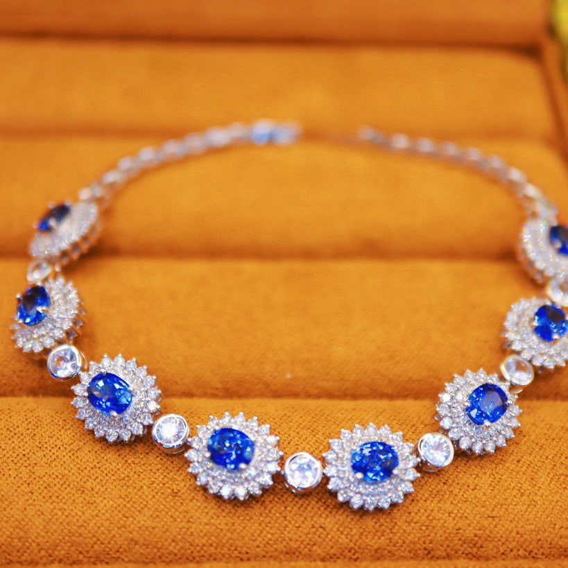 14k Gold 5.99 Ctw Natural Sapphire & Diamond Bracelet: Ref:230984392 // gold content:14k gold // main gemstone:sapphire // shape:oval // carat weight:4. 38ct // color:cornflower blue // treatment:natural // // adjacent gemstone 2 : diamond // number of st
