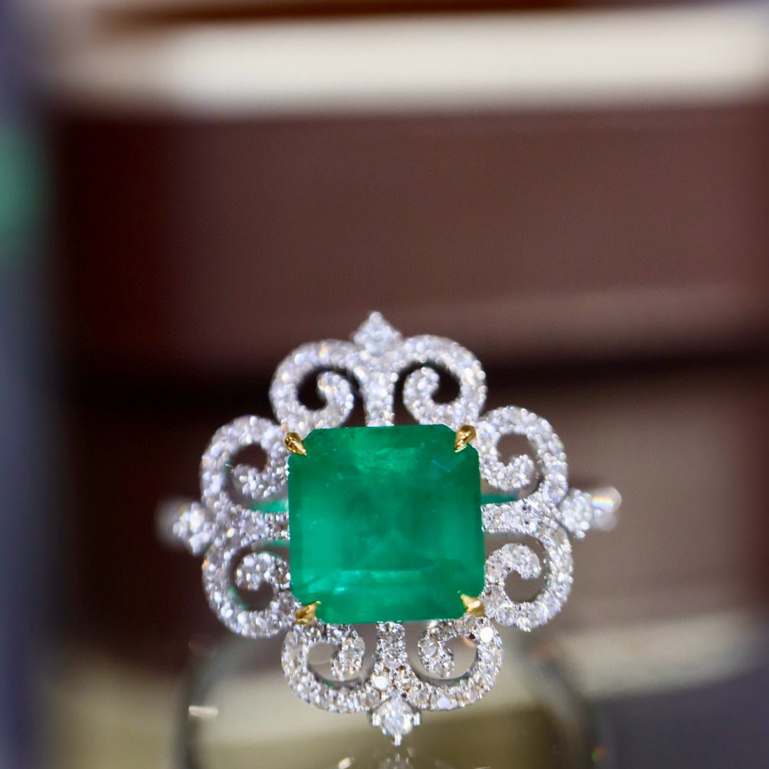 14k Gold 2.19 Ctw Natural Emerald & Diamond Ring: Ref:230984398 // gold content:14k gold // ring size:7. 25us // // main gemstone:emerald // shape:octagonal // carat weight:1. 86ct // color:green // treatment:natural // // adjacent gemstone 2 :