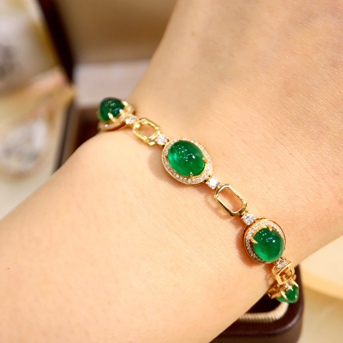 14k Gold 9.86 Ctw Vivid Green Natural Emerald & Diamond Bracelet - 2