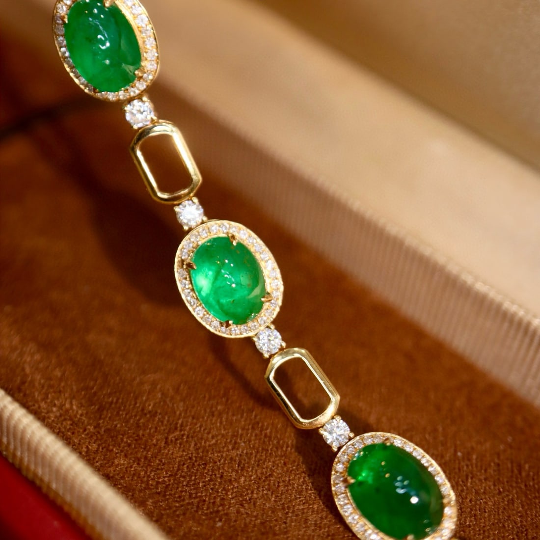 14k Gold 9.86 Ctw Vivid Green Natural Emerald & Diamond Bracelet - 5