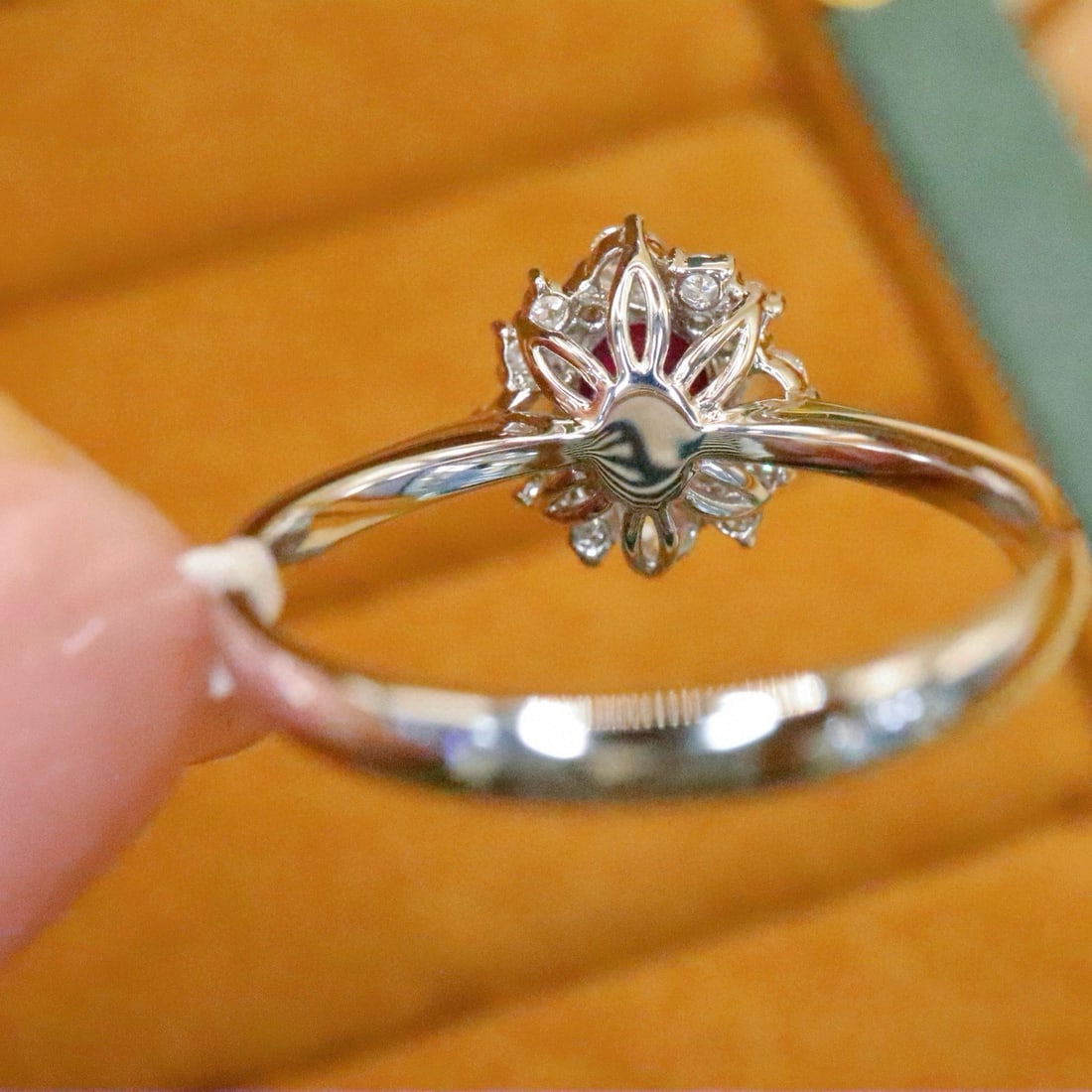 14k Gold 0.83 Ctw Natural Ruby & Diamond Ring - 4