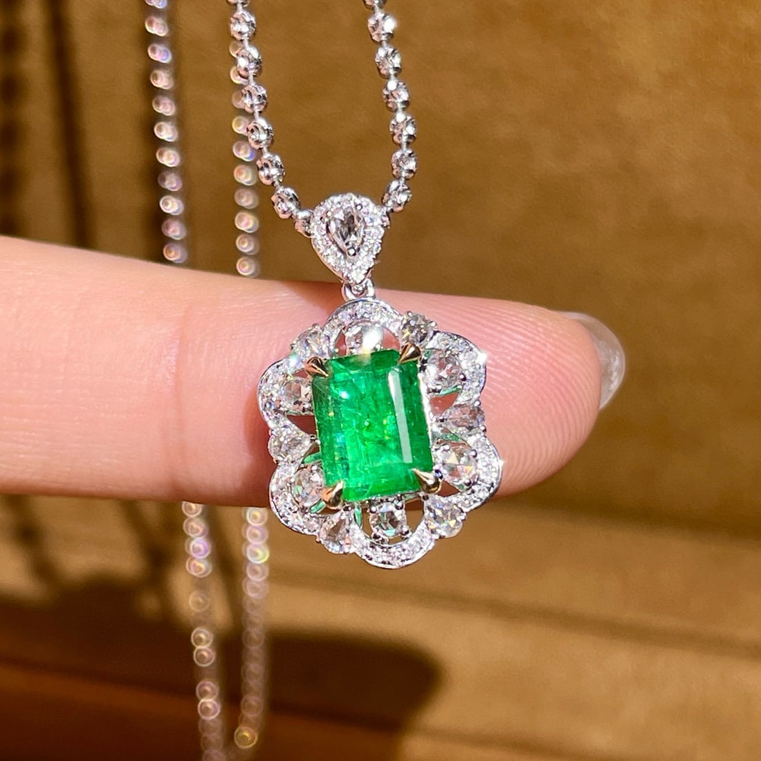 14k Gold 1.73 Ctw Vivid Green Natural Emerald & Diamond Pendant( Without Chain ): Ref:230984411 // gold content:14k gold // main gemstone:emerald // shape:octagonal // carat weight:1. 31ct // color:vivid green // treatment:natural // // adjacent gemstone 2 : diamond // number of