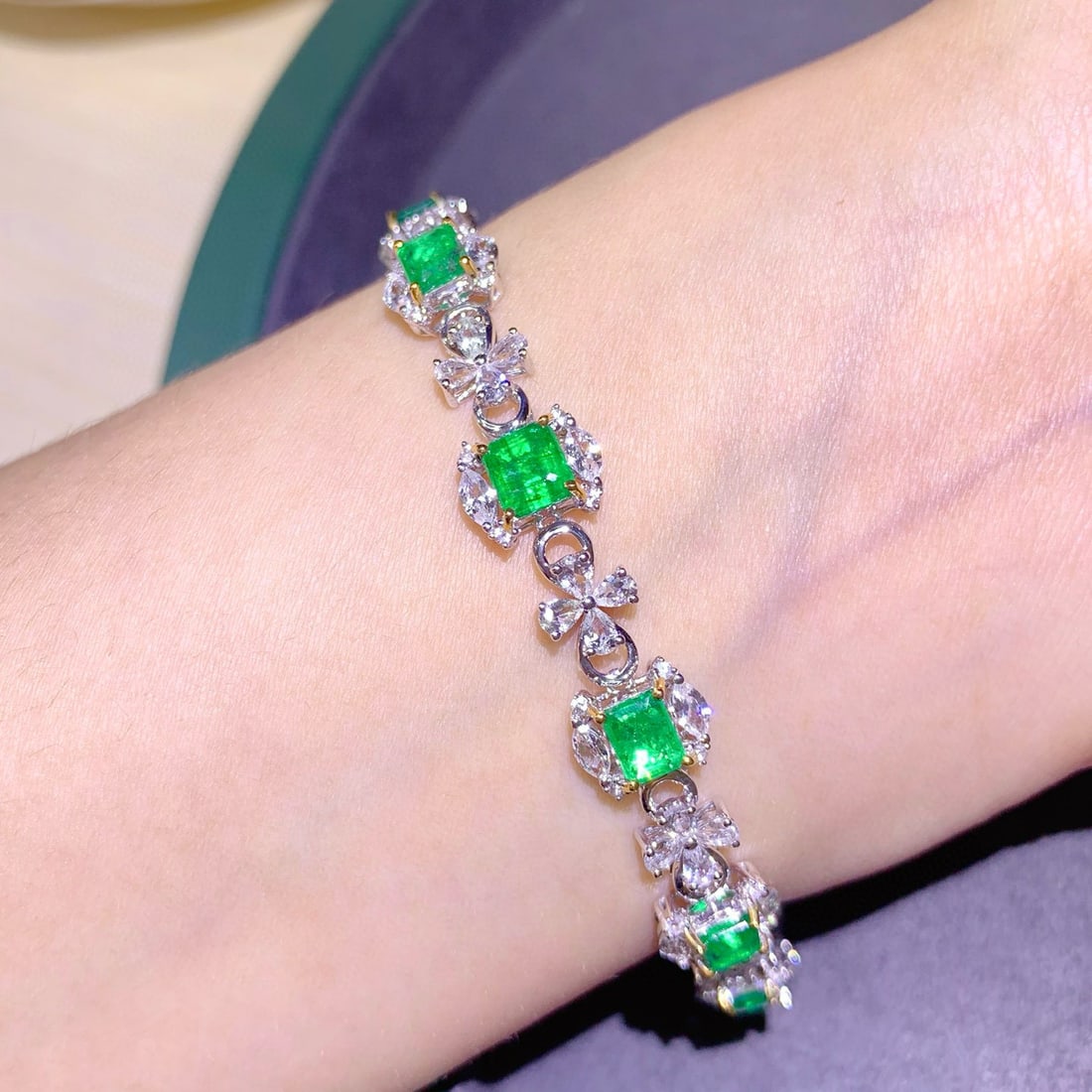 14k Gold 2.86 Ctw Vivid Green Natural Emerald & Diamond Bracelet - 2